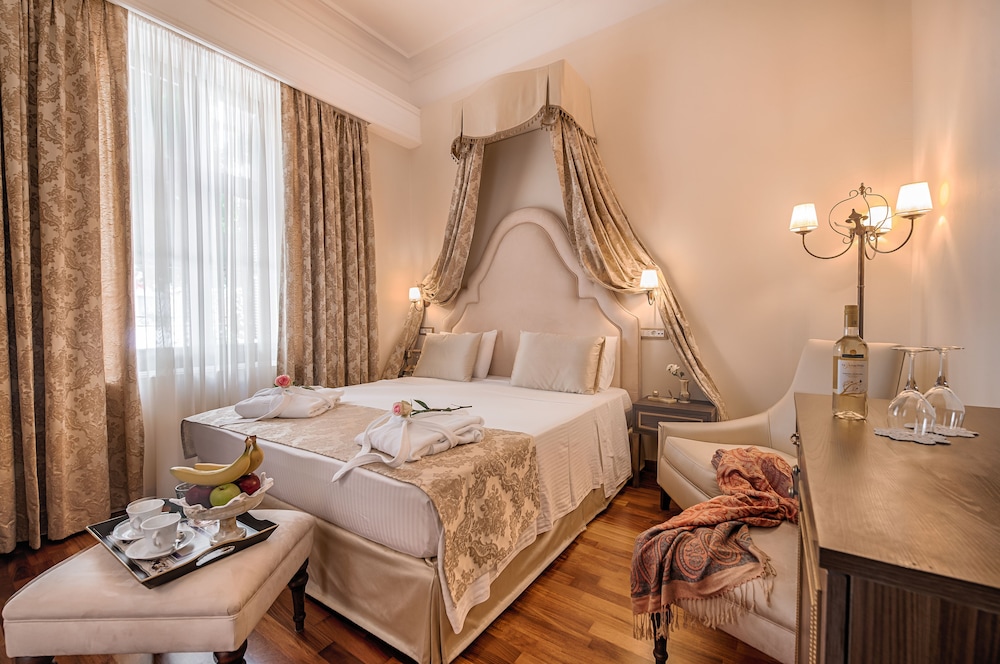 SPERVERI BOUTIQUE HOTEL 34/77