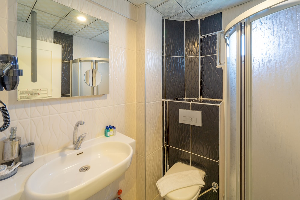 Aurasia Sea Side Hotel 62/63