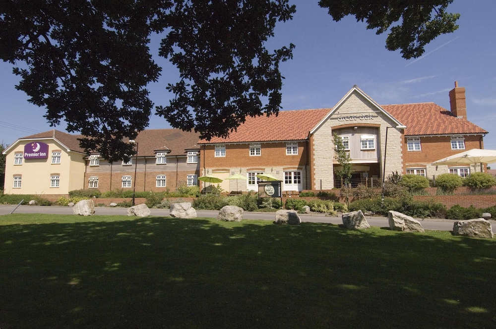 Premier Inn Petersfield 38/40