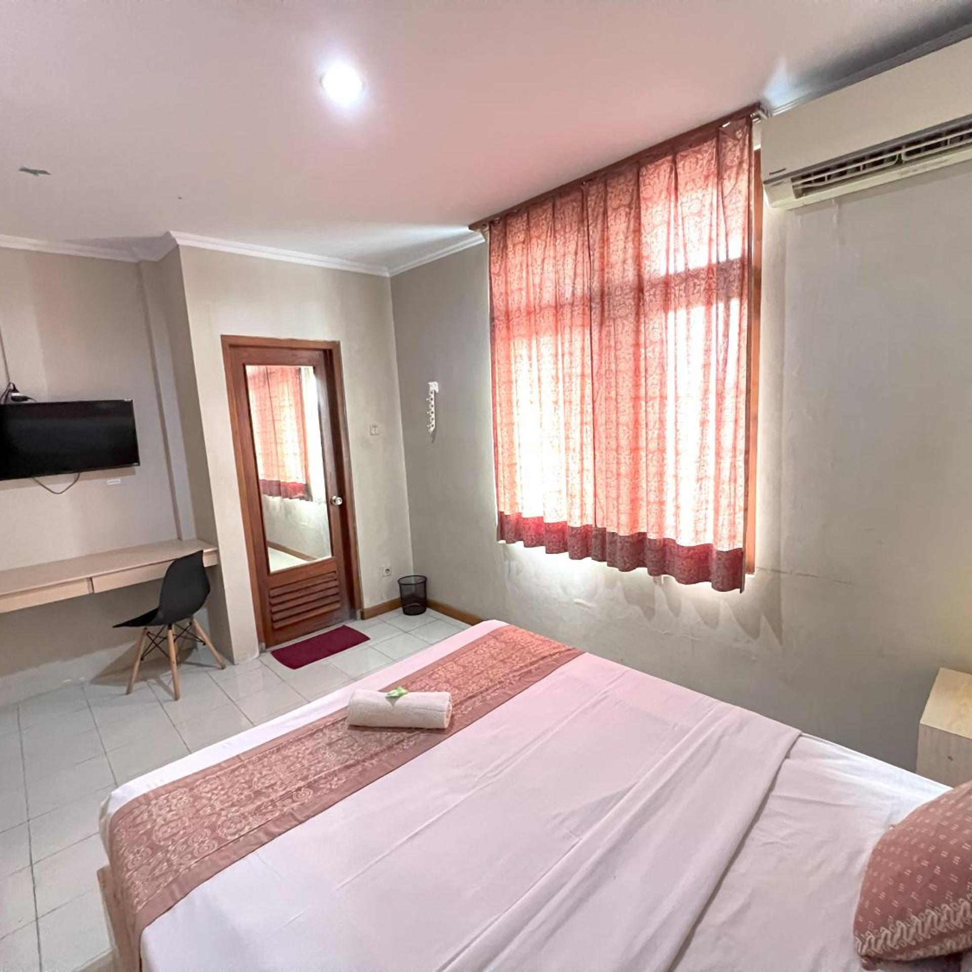 OYO 3819 Hotel Winotosastro 6/33
