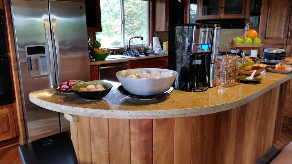 Volcano Acres Ranch Bed and Breakfast 58/75