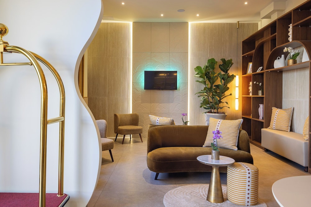 AEVA HOTEL 24/44