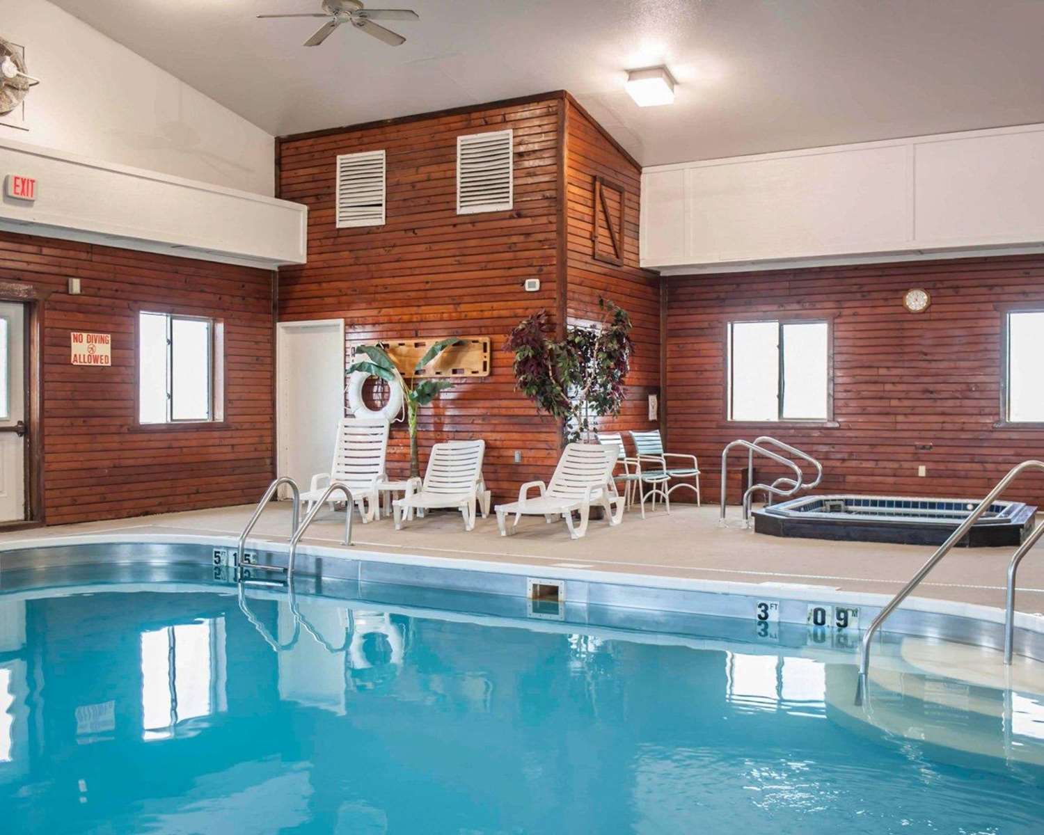 Quality Inn & Suites Boonville - Columbia 17/24
