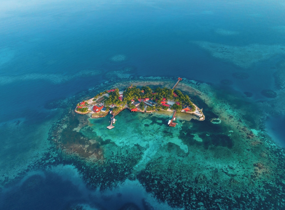 Hatchet Caye Resort 2/50