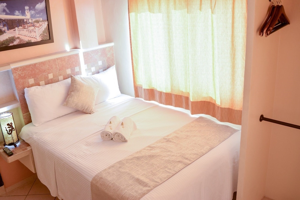 Hotel & Suites Bucaneros, Isla Mujeres 25/48