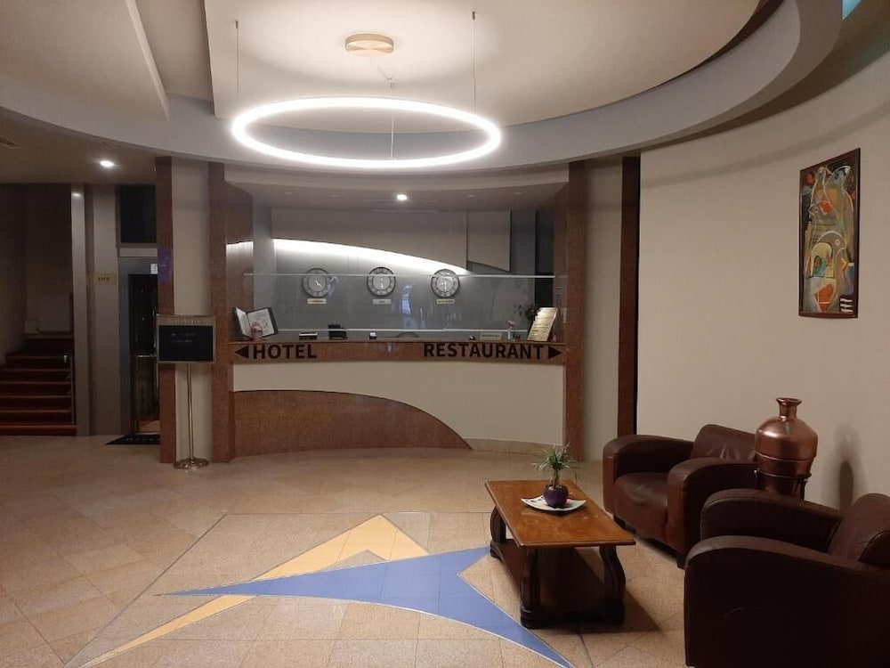 Astoria Hotel 7/50