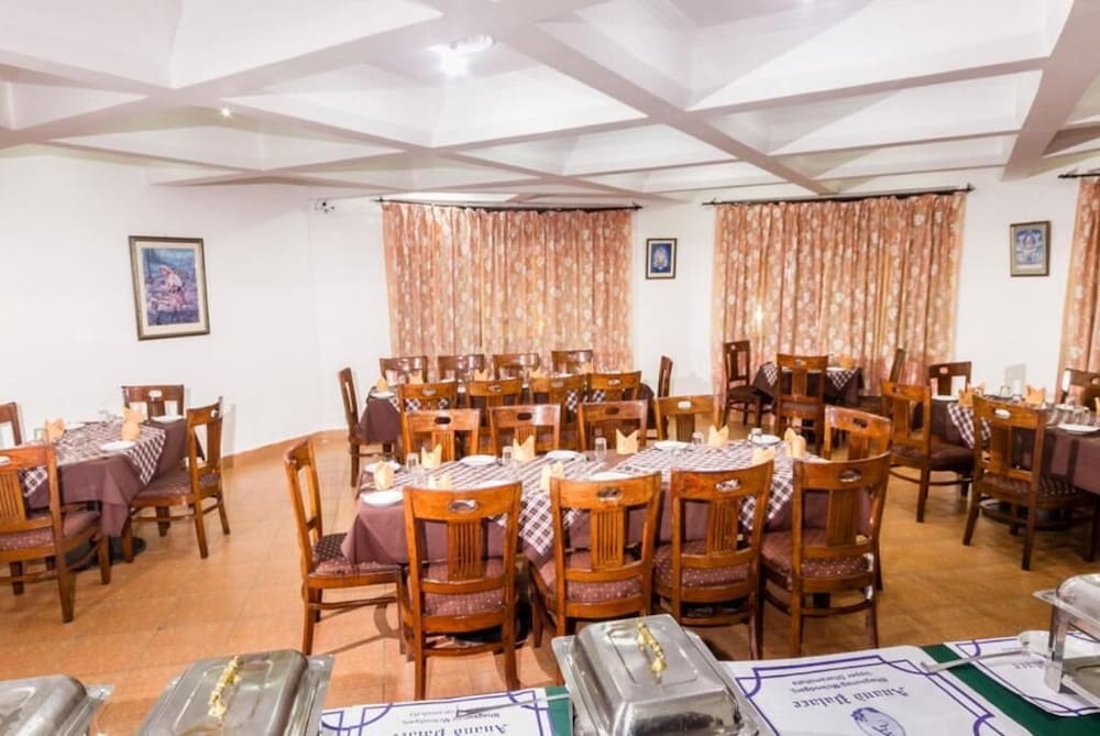 ANAND PALACE HOTEL 35/42