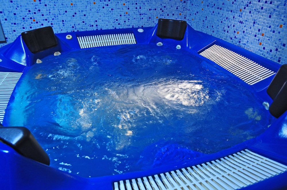 swimming pool spa