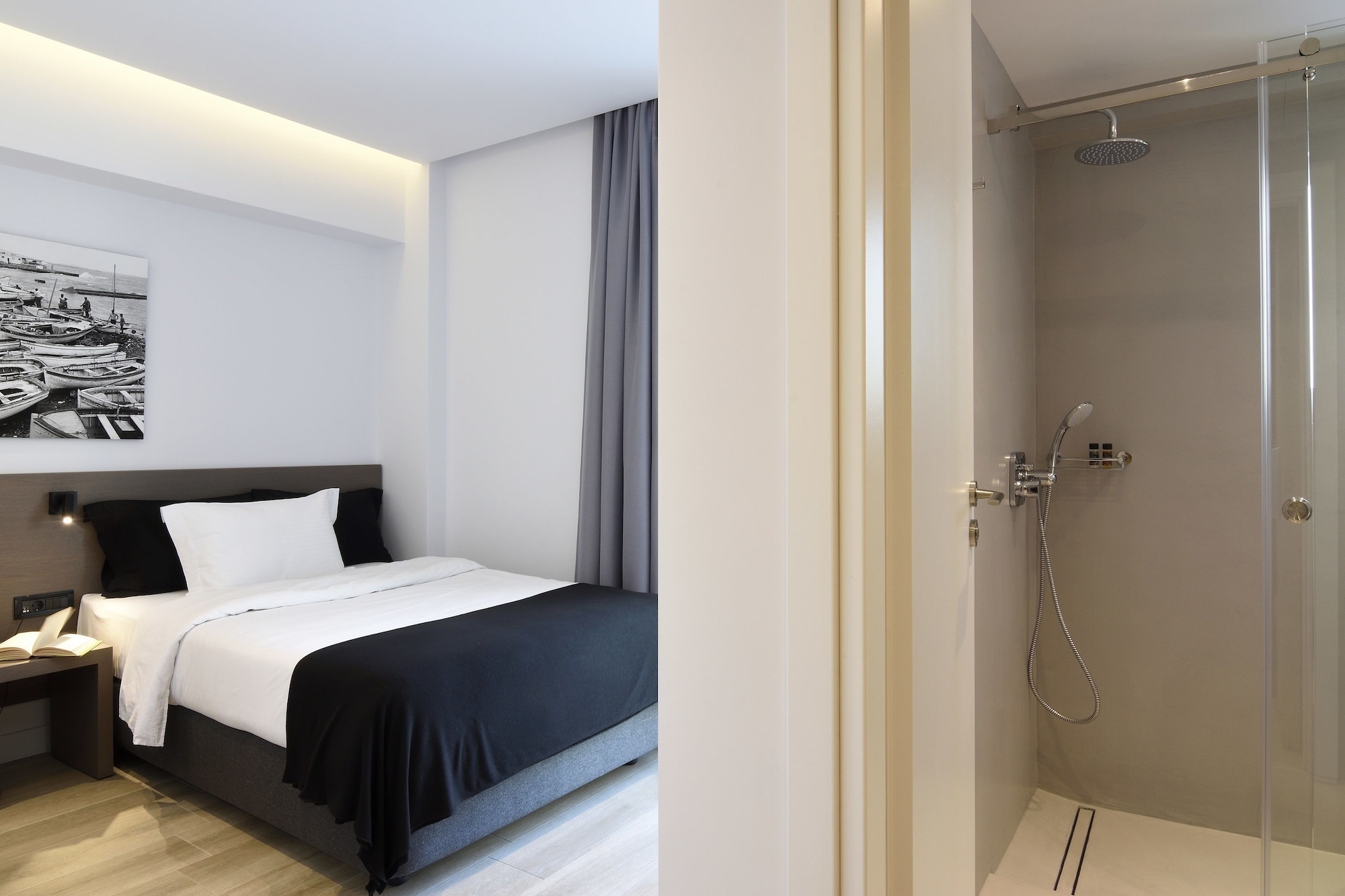 ROOM, SINGLE