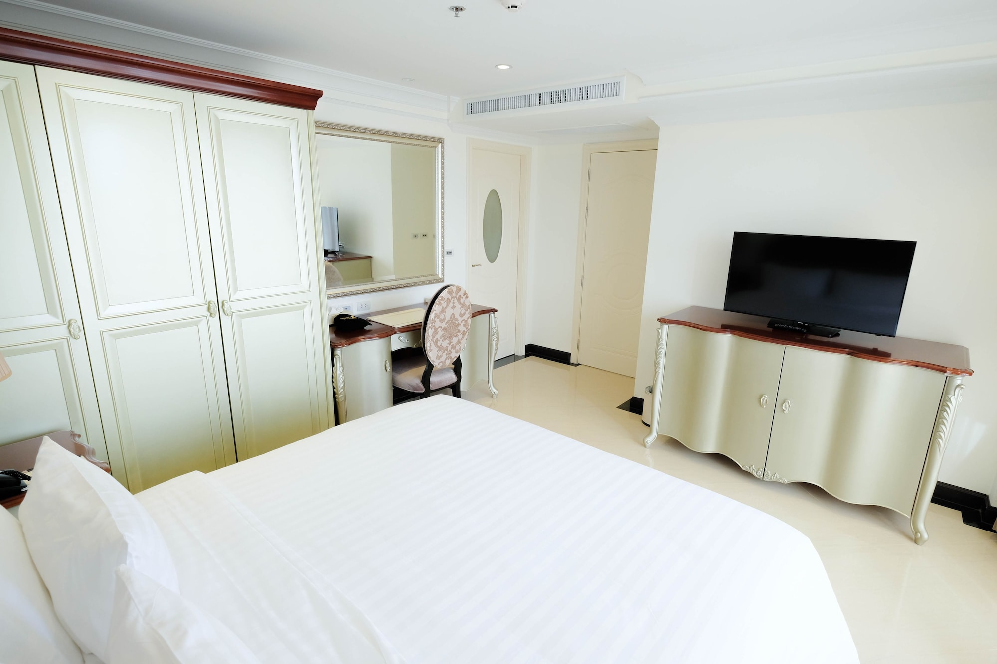 Room at LK President, PATTAYA