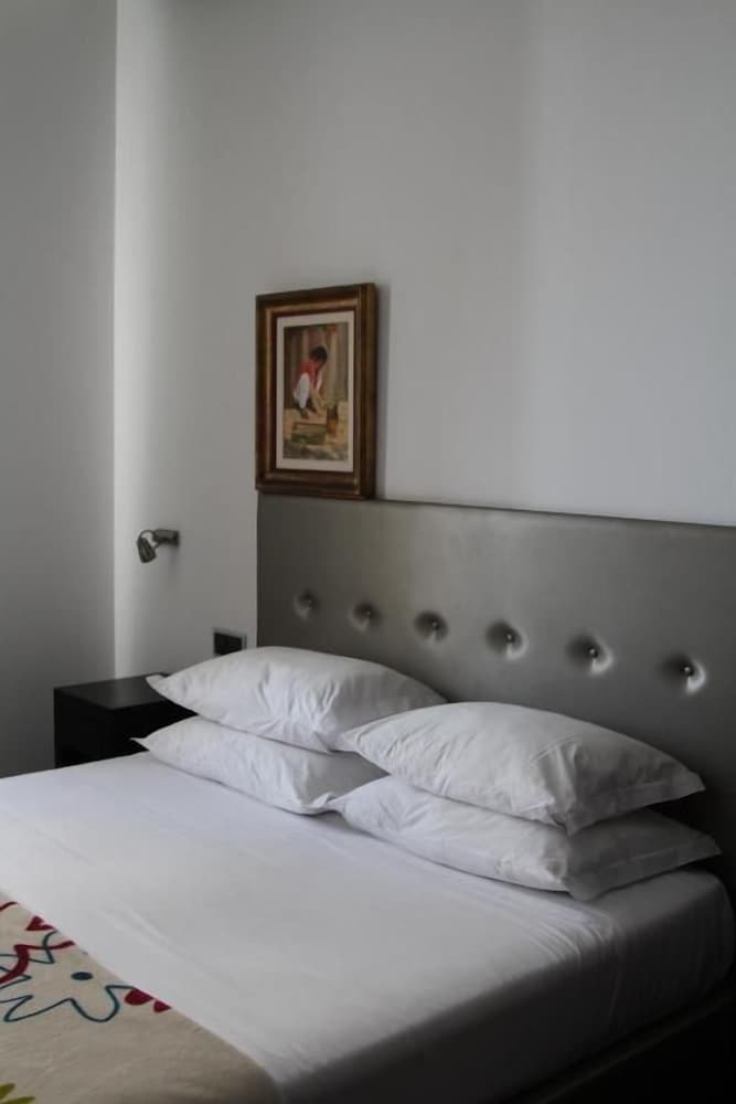 Lazza Hotel 7/45