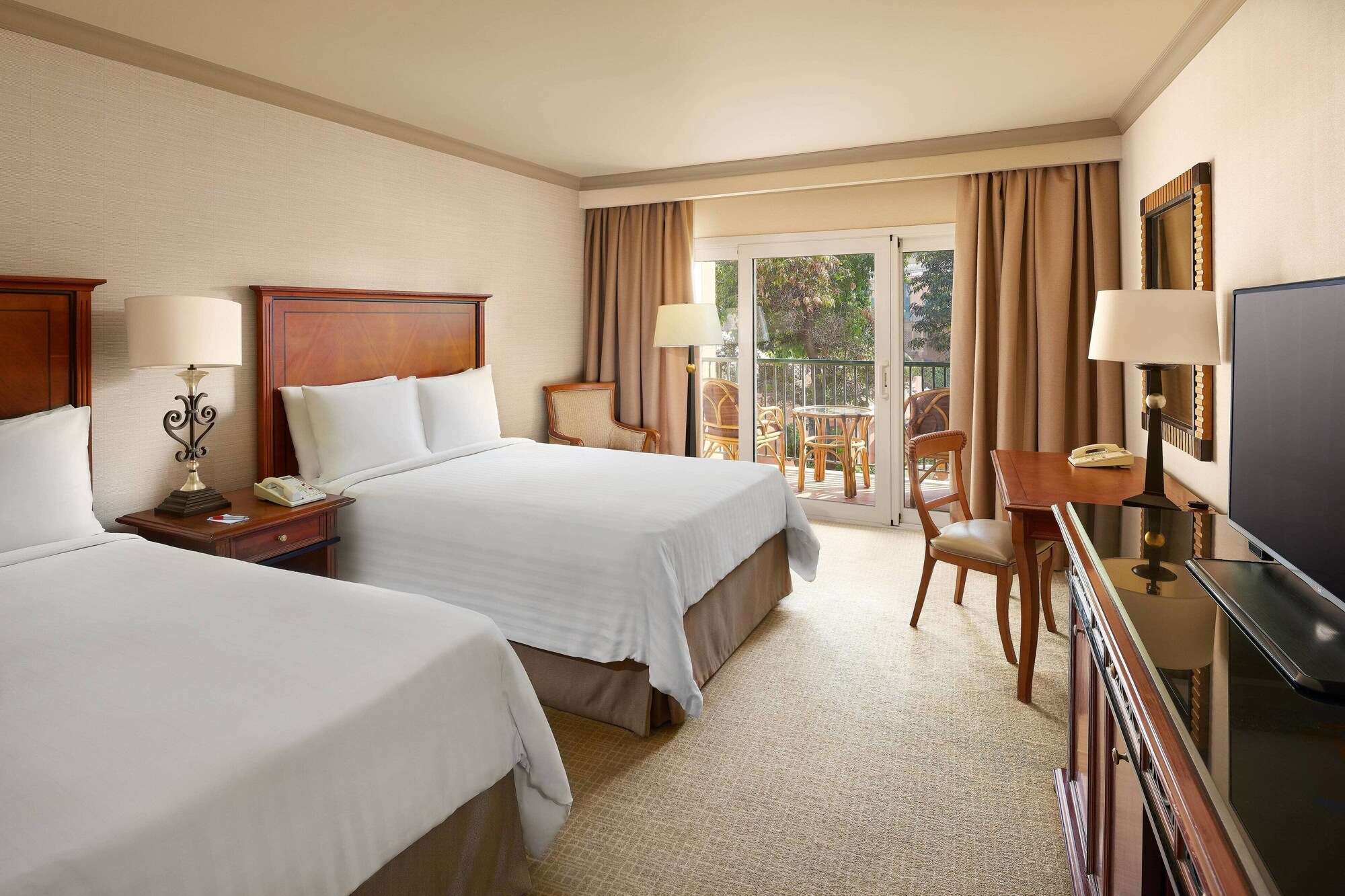 غرفة قياسية بسريرين مزدوجين بشرفة، Cairo Marriott Hotel and Omar Khayyam Casino 2/5