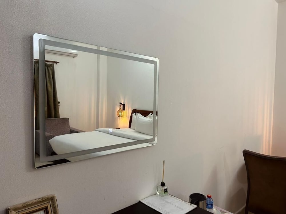MJ Grand Hotel 46/49
