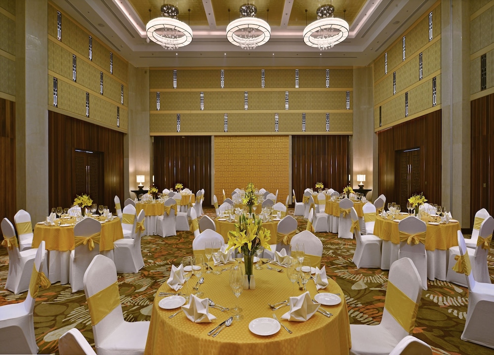 Grand Mercure Agra 37/50