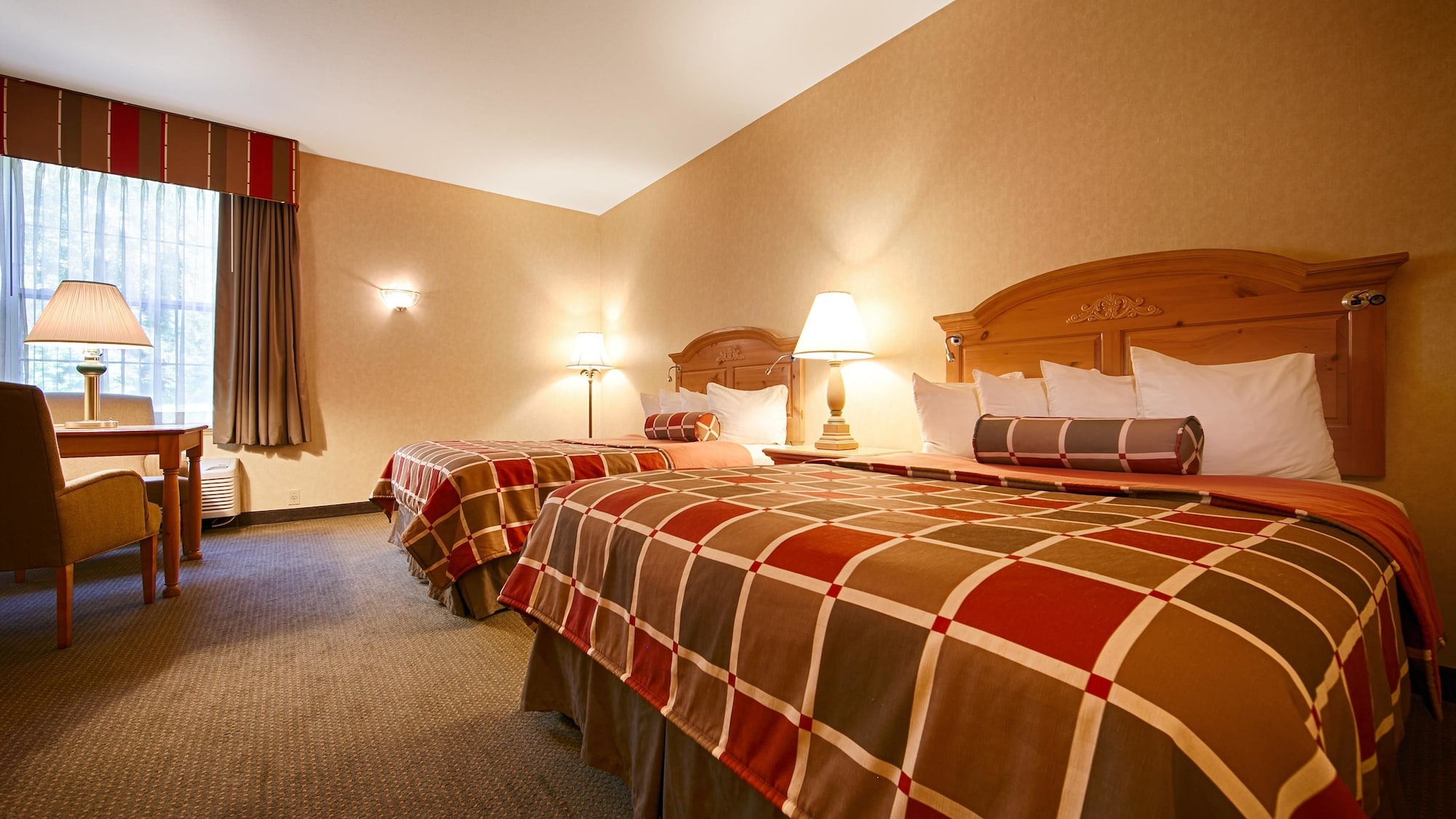 غرفة قياسية بسريرين كوين، Best Western Plus Revere Inn & Suites 8/10