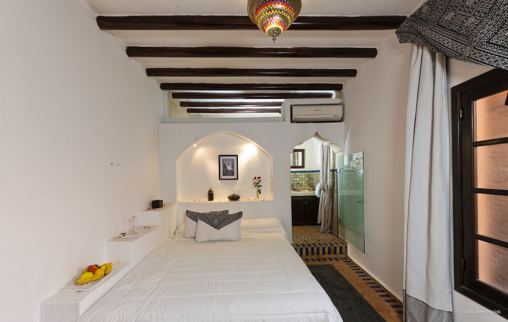 Riad Yacout 26/76