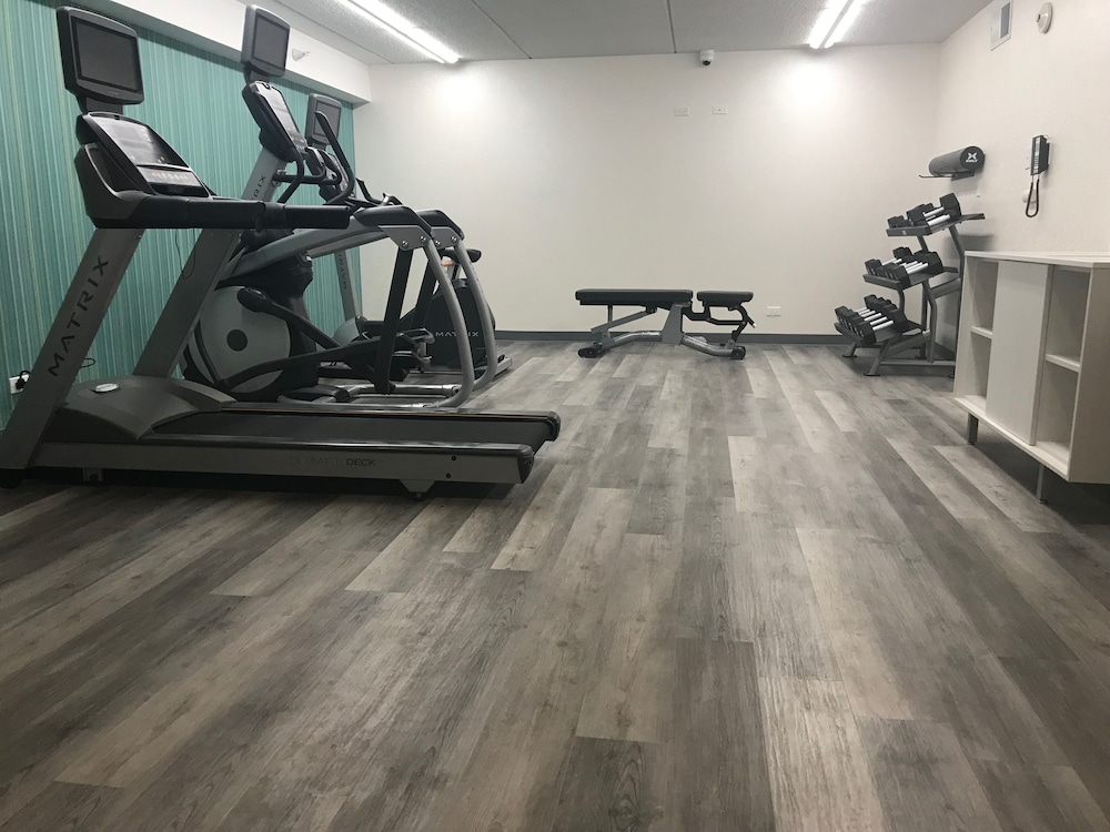 Holiday Inn Express Naperville 38/69