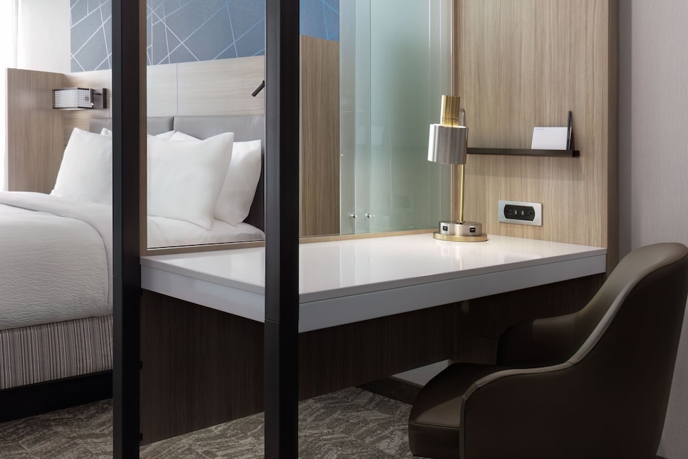 SpringHill Suites by Marriott Pleasanton 34/35