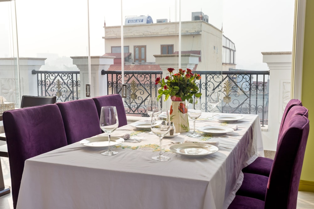 Maro Hotel 57/71