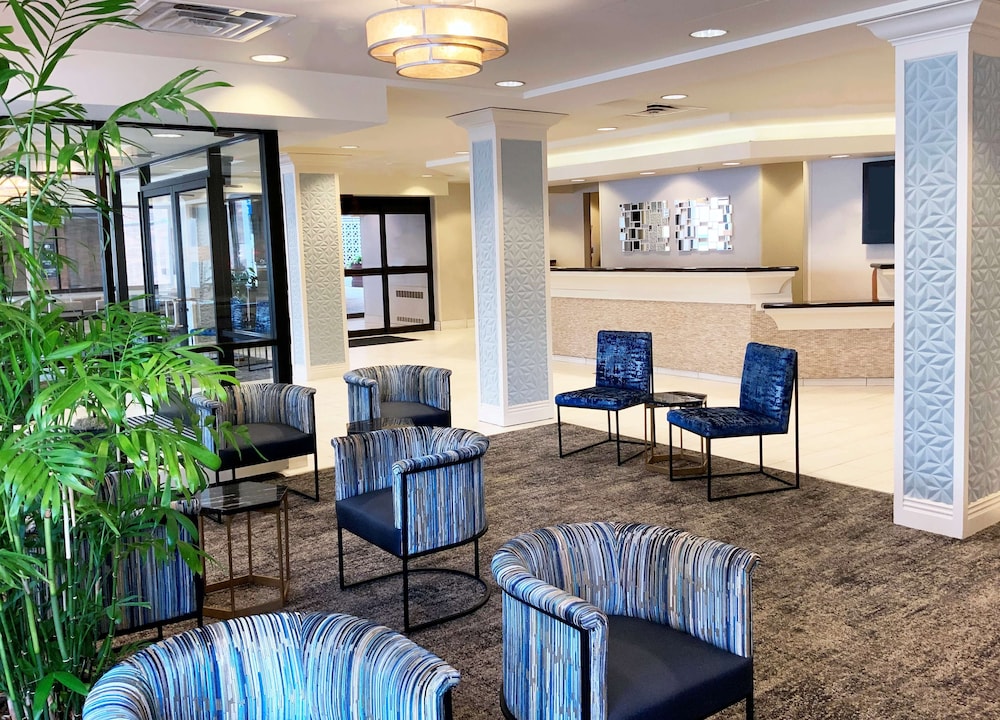 DoubleTree by Hilton Milwaukee Downtown 7/50