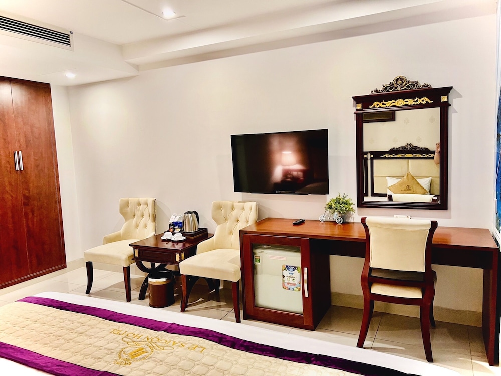 Le Saigon Hotel 53/56