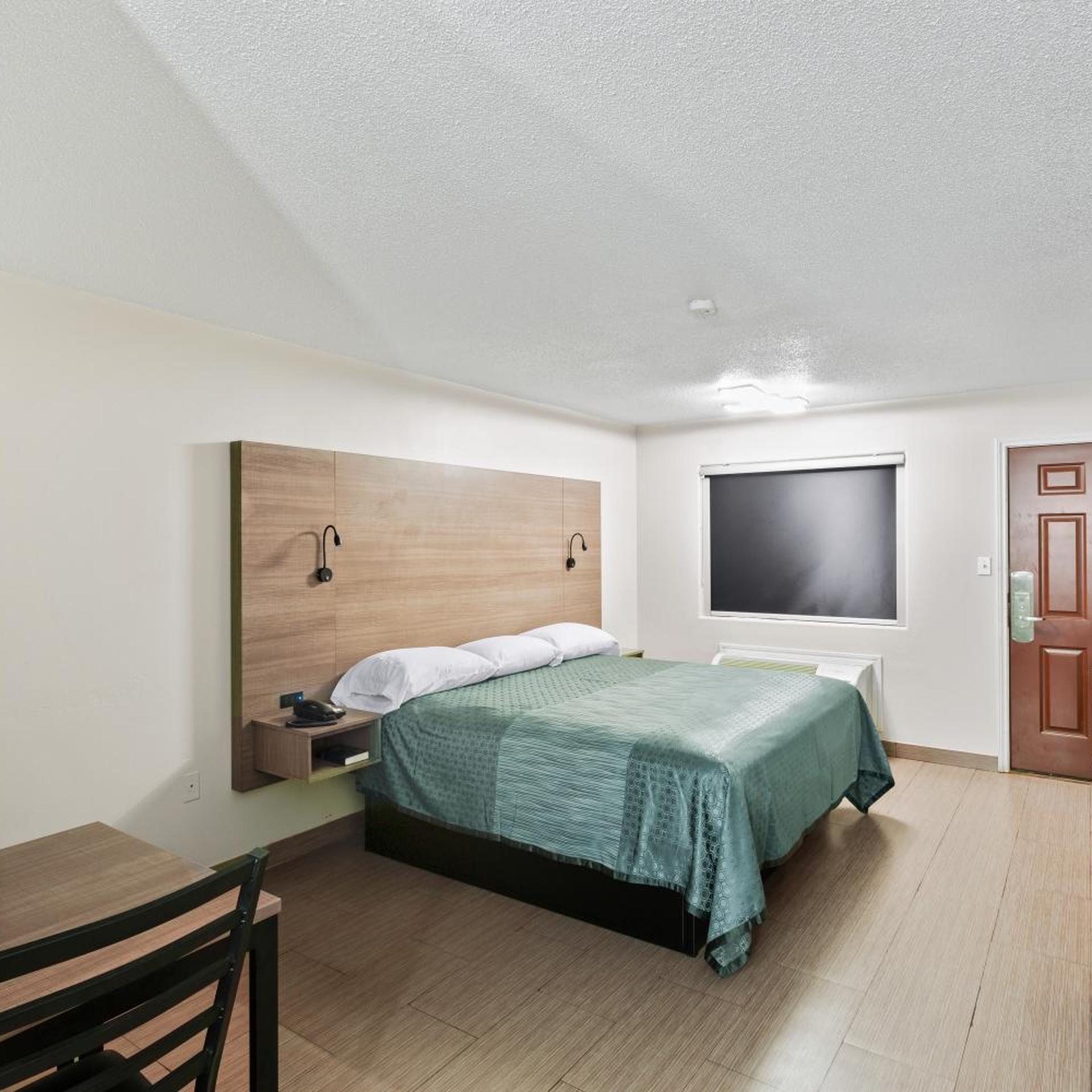 Siesta Inn McAllen 8/40