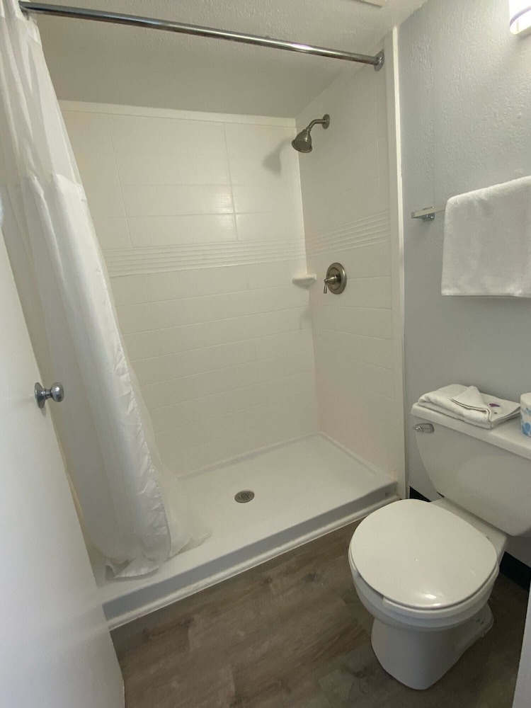Motel6 Windsor Locks, CT - Hartford 61/66