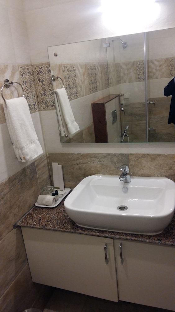 Omni Plaza 48/50