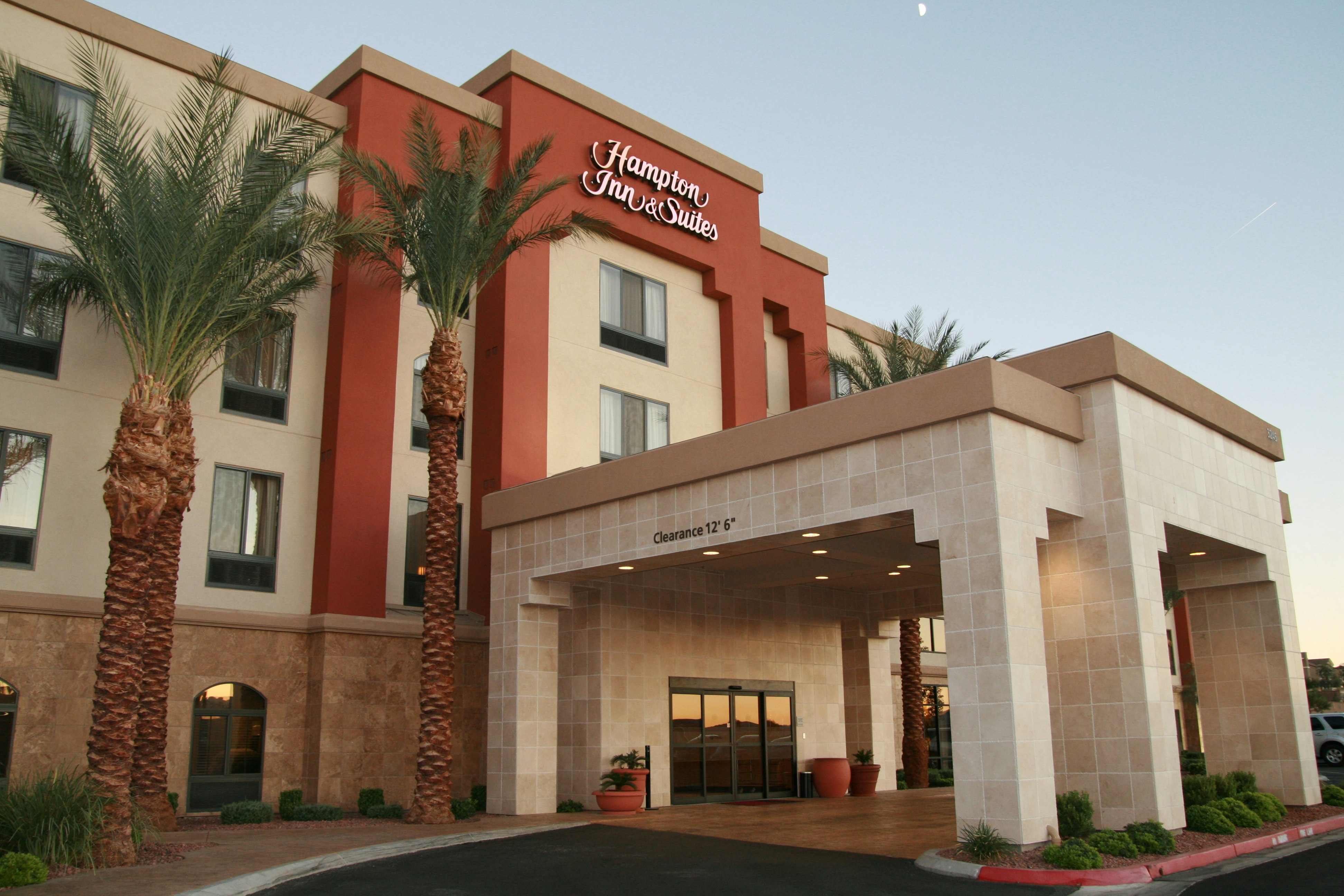 Hampton Inn & Suites Las Vegas South 14/16