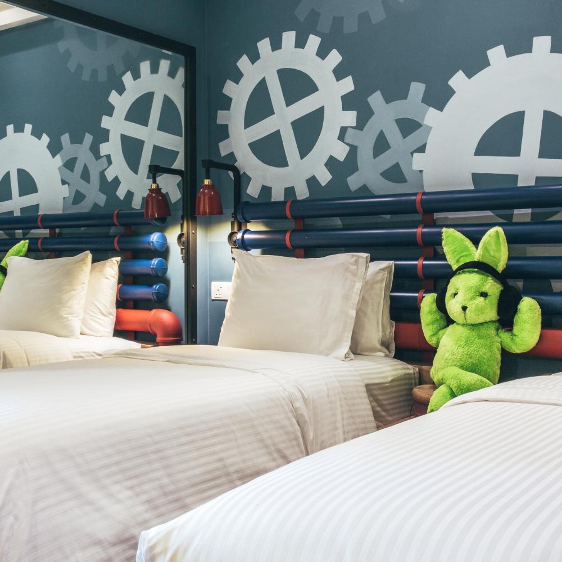 Studio, Twin Beds, with Pool, Ground Floor، Dash Box Hotel Cyberjaya 4/7