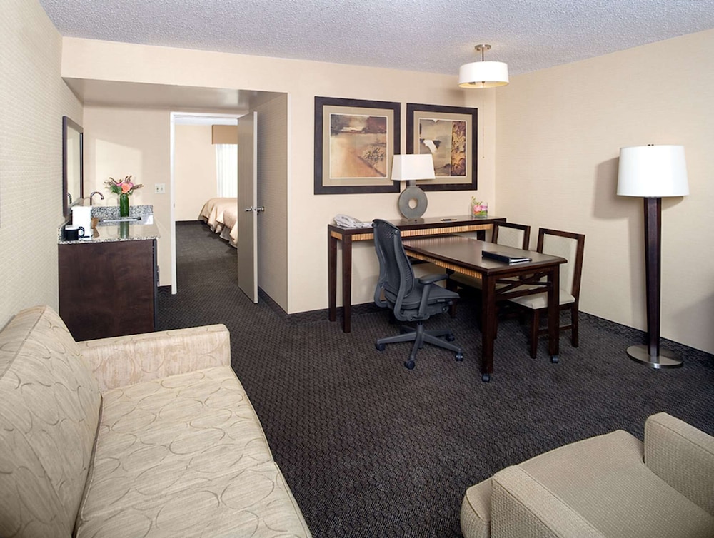 Embassy Suites by Hilton Birmingham 24/36