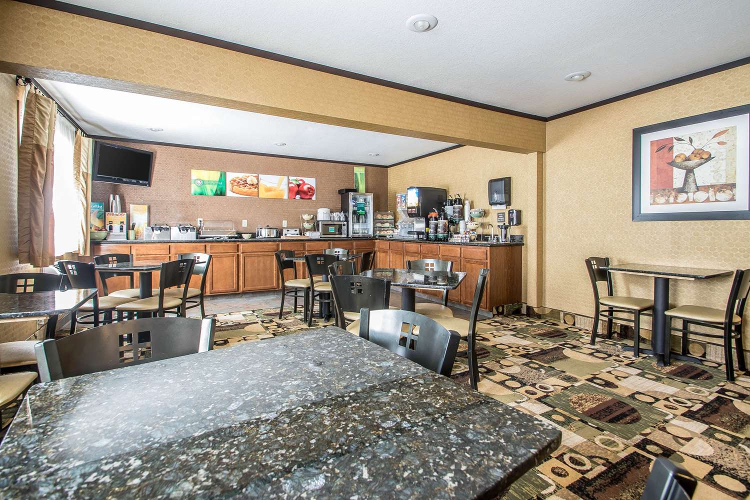 Quality Inn & Suites Decorah 22/23