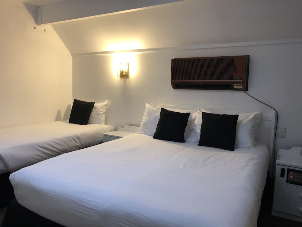 Alcamo Hotel 3/66