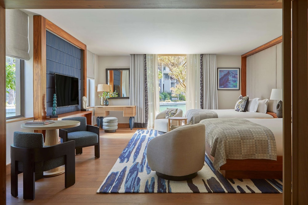 ISLAND, SUPERIOR, 2 QUEEN BEDS