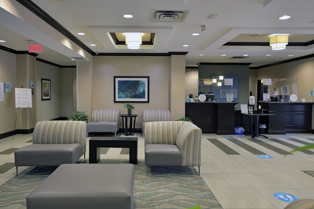 Holiday Inn Express And Suites Ottawa East Orleans 44/70
