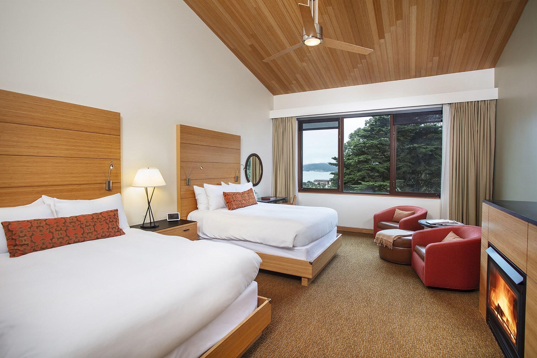 Contemporary, 2 Queen Beds, Accessible