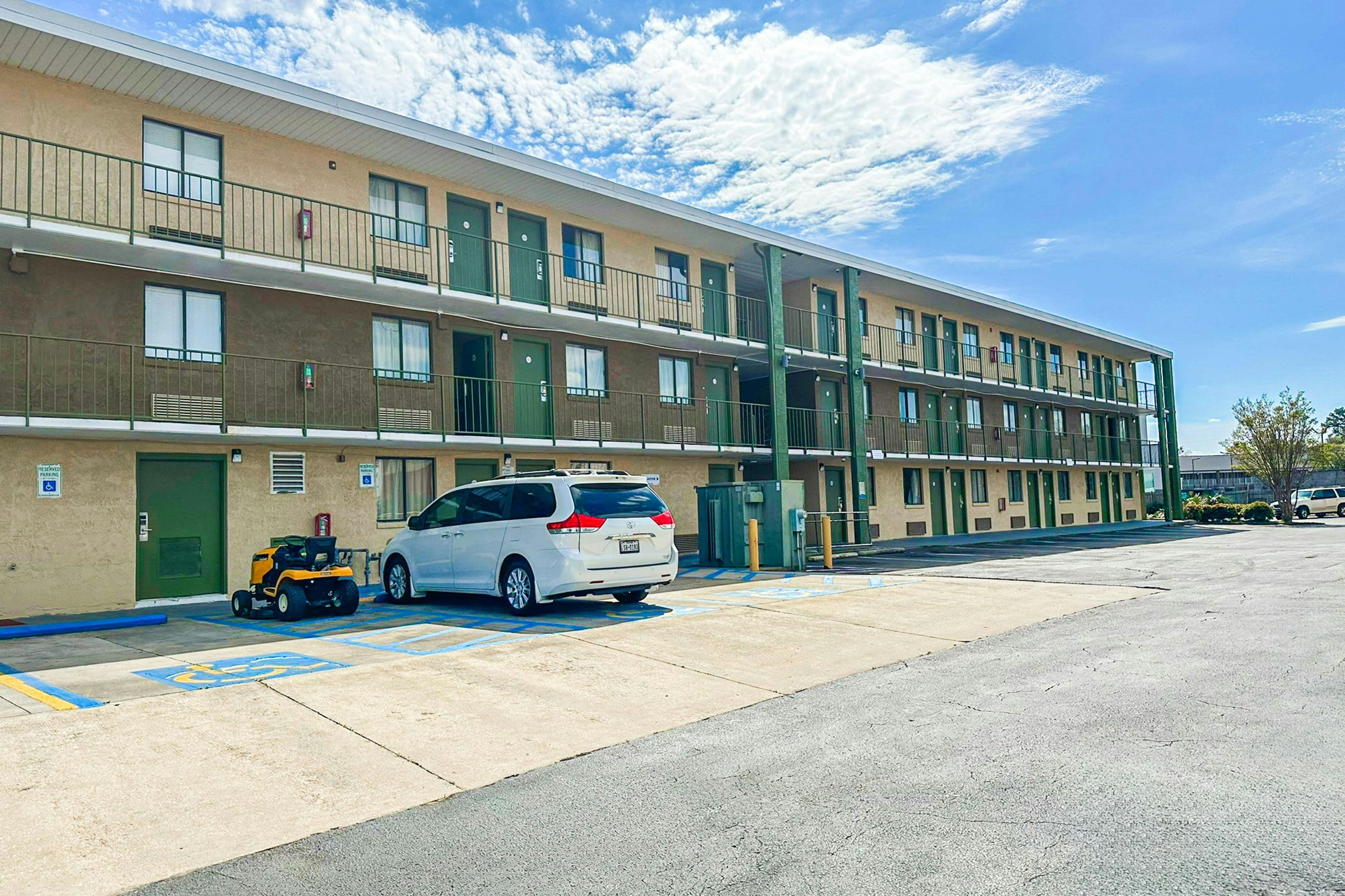 OYO Hotel Mobile AL I-65 at Airport Blvd 58/67