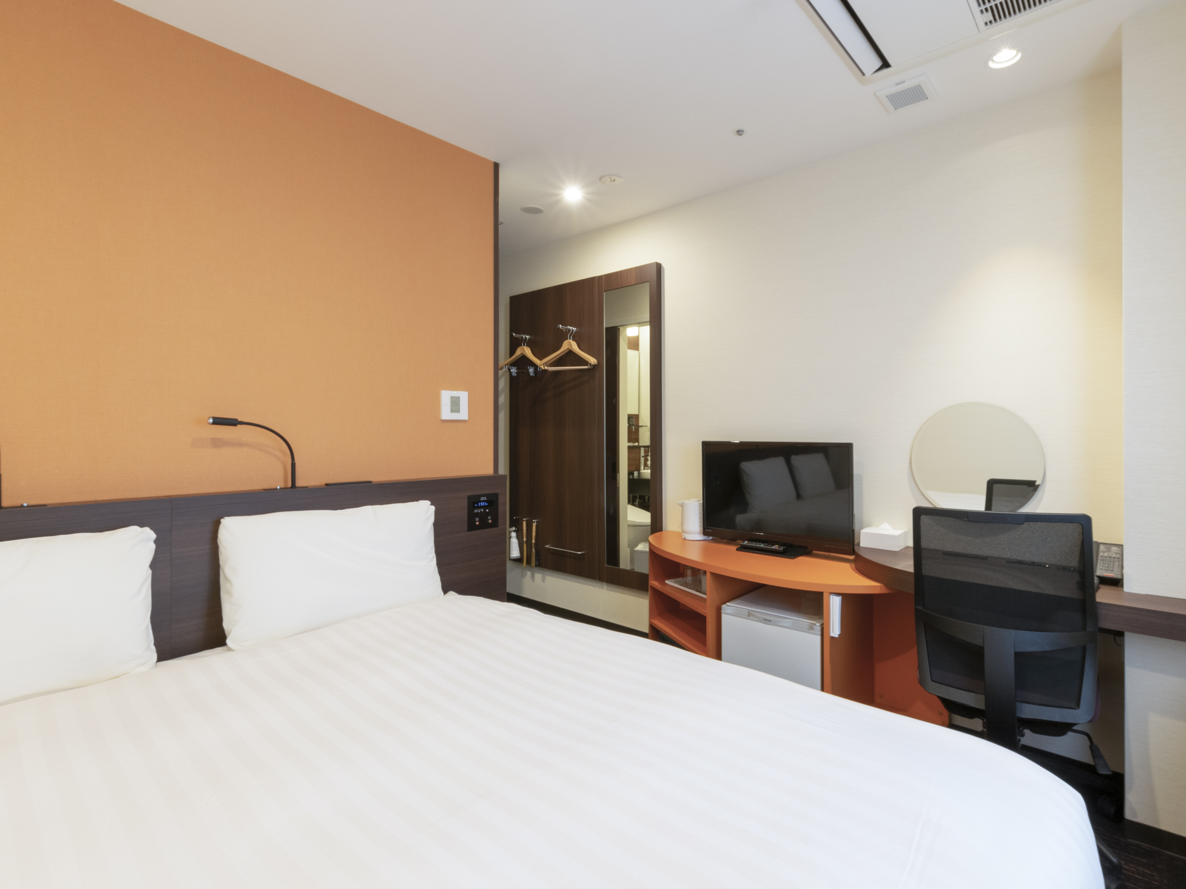 ROOM, KING BED