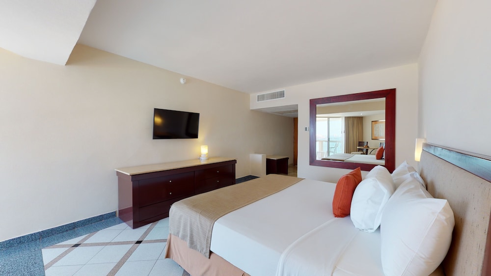 Park Royal Beach Ixtapa All Inclusive 24/69