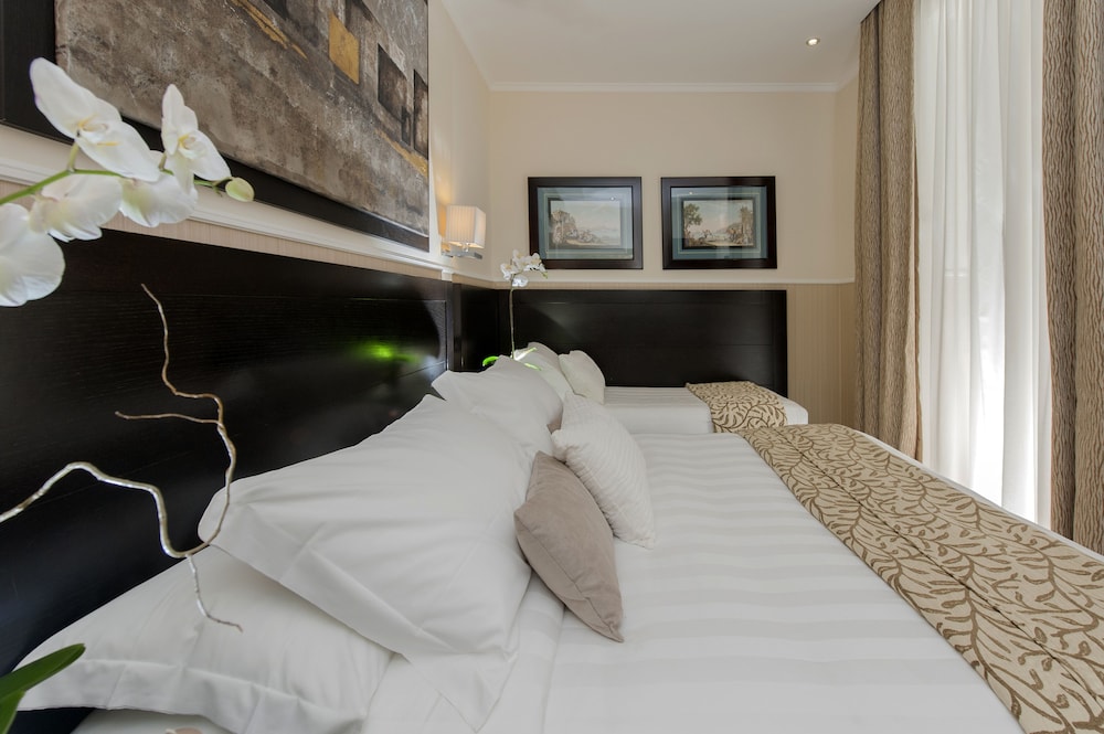 ROOM, TRIPLE