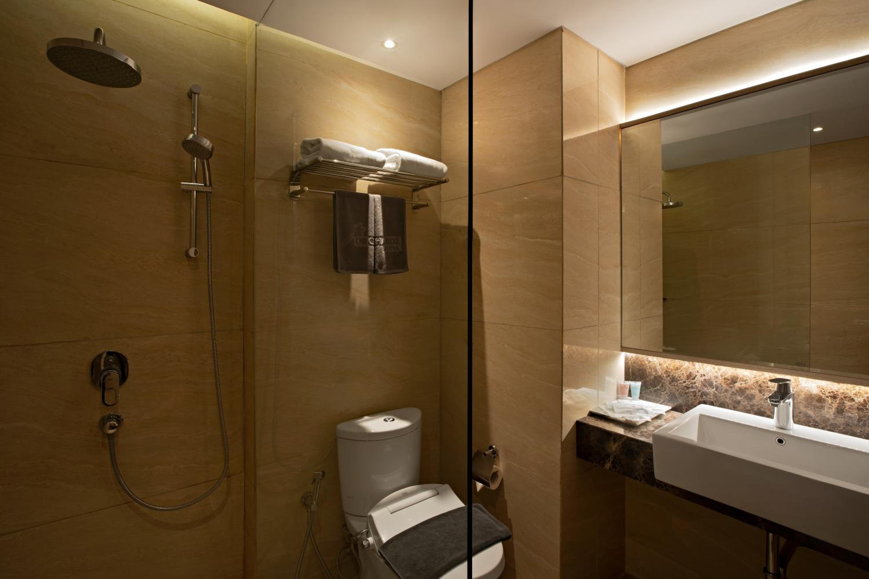 Grand Orchardz Hotel Kemayoran 50/50
