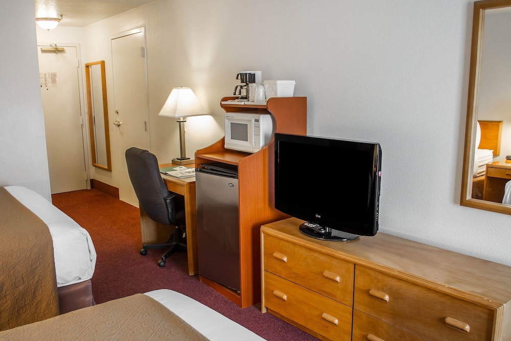 Quality Inn & Suites Longview Kelso 37/44