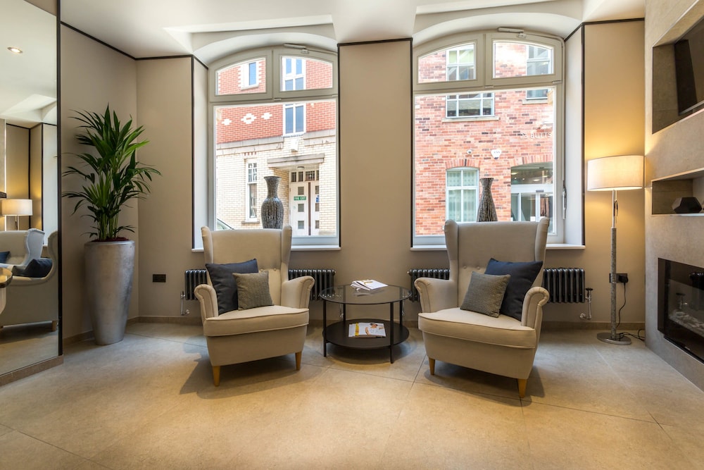 Basinghall Suites 23/33