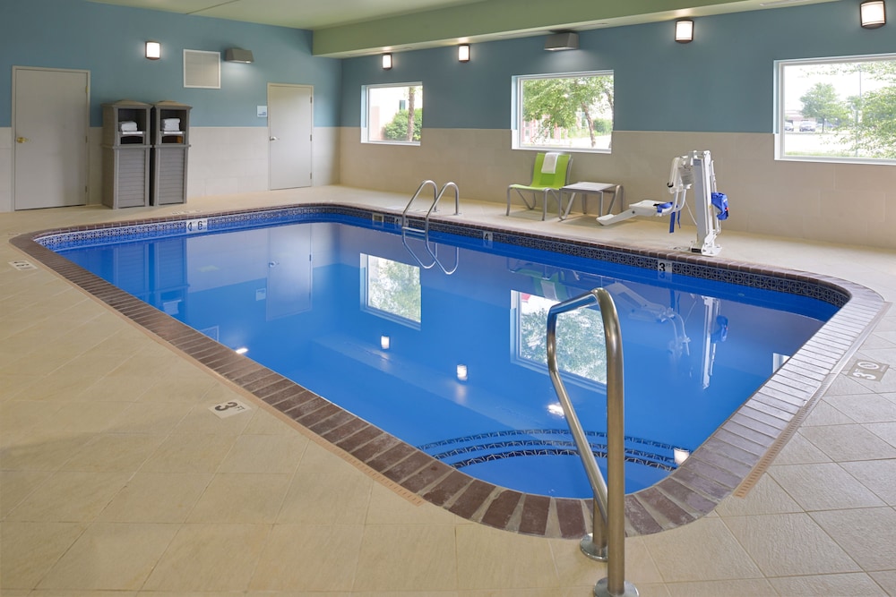 Holiday Inn Express And Suites Omaha 120th And Maple 12/56