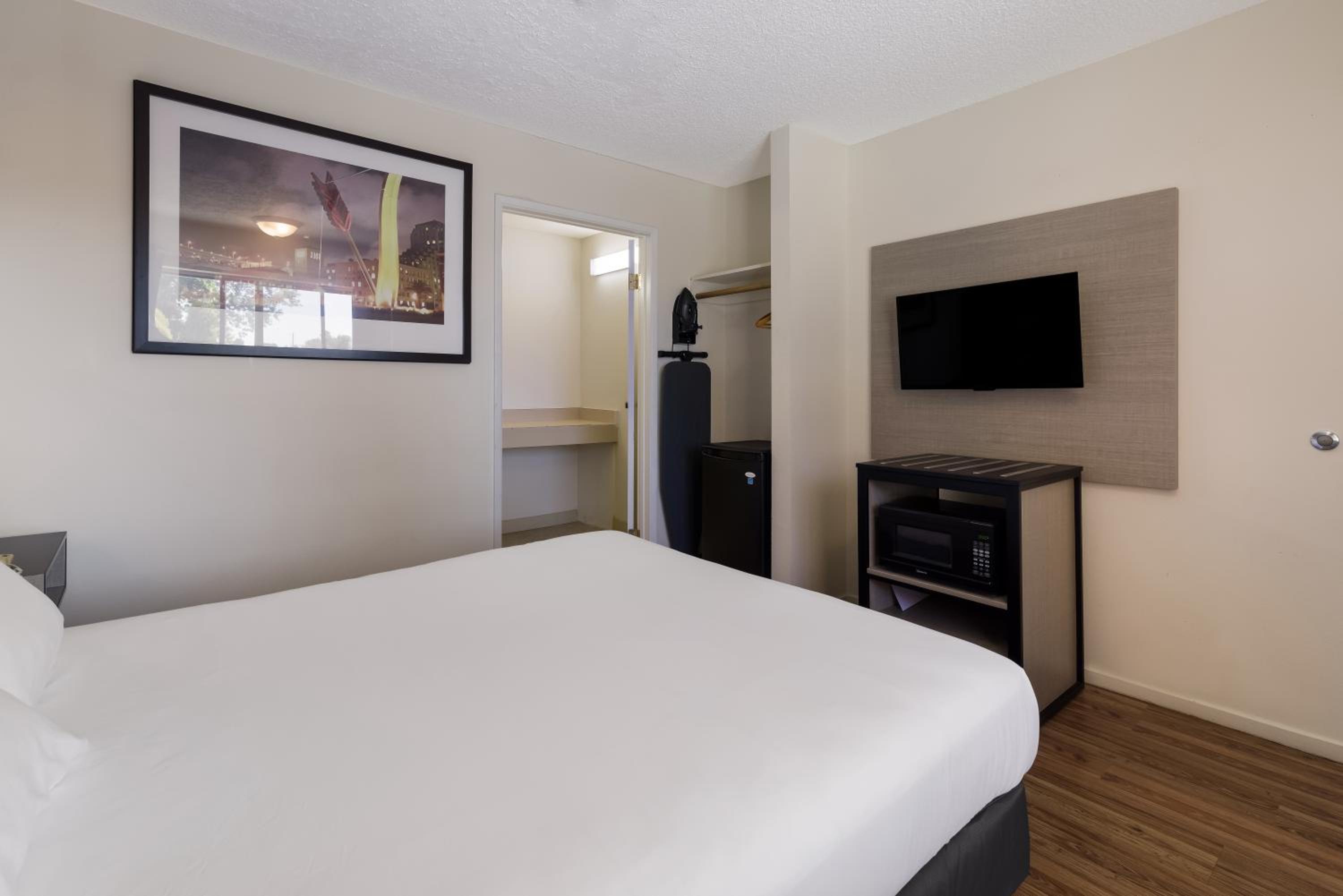 غرفة قياسية بسرير كوين لذوي الإعاقة، Rodeway Inn Livermore 3/5