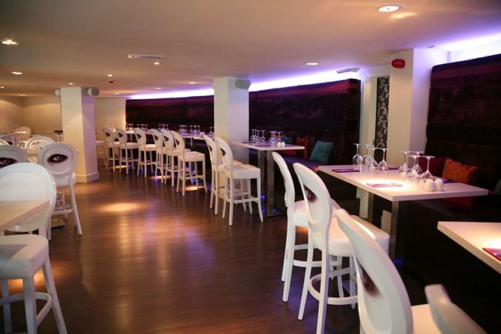 Waterfoot Hotel 32/47