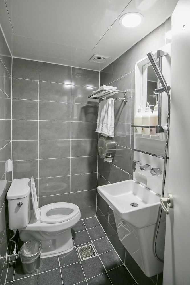 Philstay Myeongdong Station - Hostel 65/66