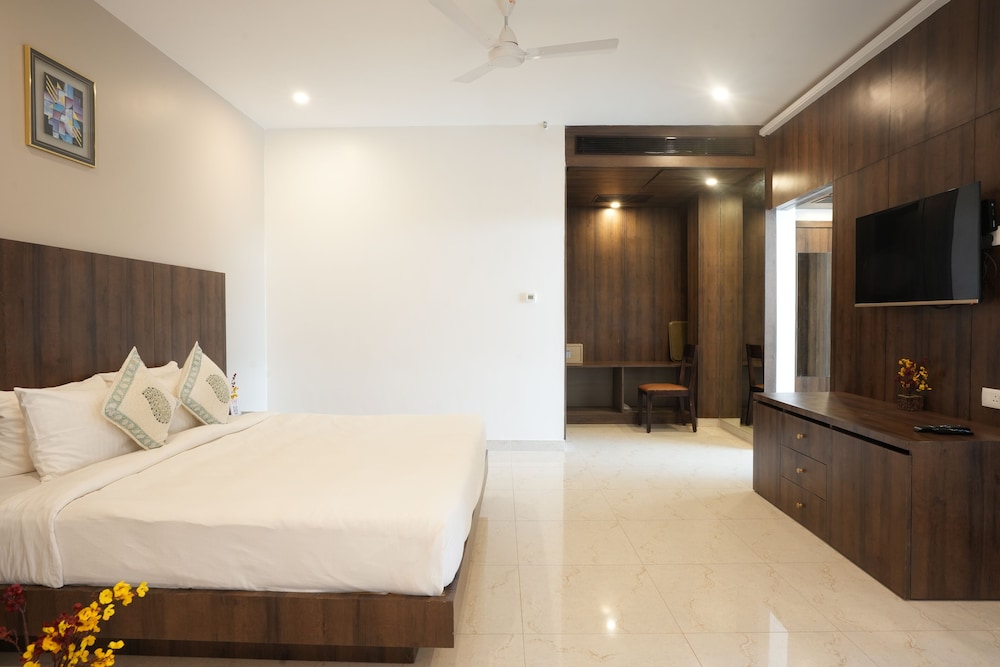 LUXURY, SUITE
