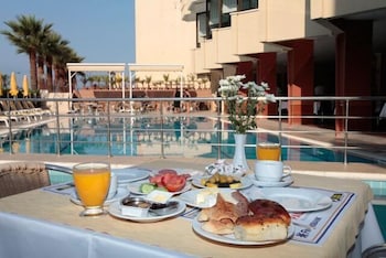 Palm Hotel 35/50