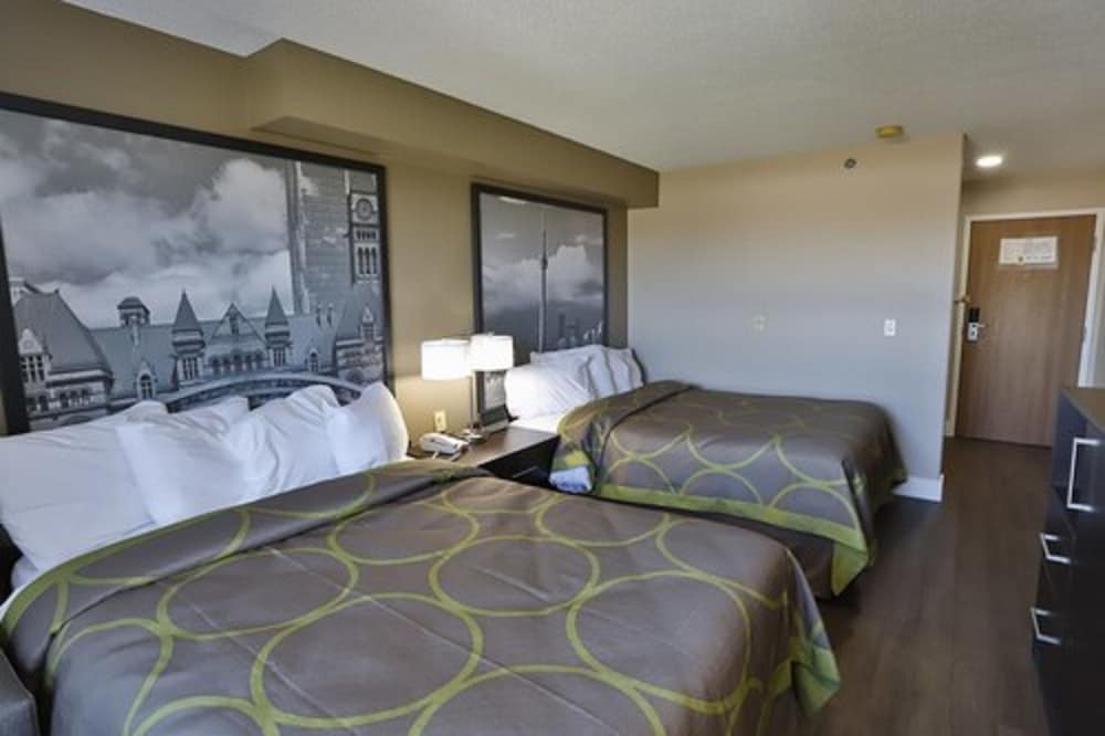 Super 8 by Wyndham Ajax/Toronto On 12/47